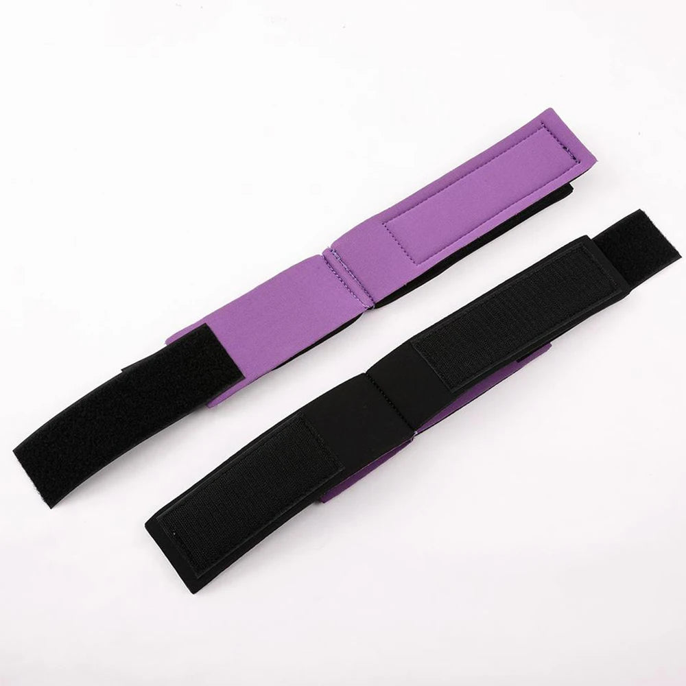 Accessoires BDSM pour femmes : menottes, matériel de bondage pour couples, jeux adultes érotiques, dispositifs de restriction et sangles de positionnement.